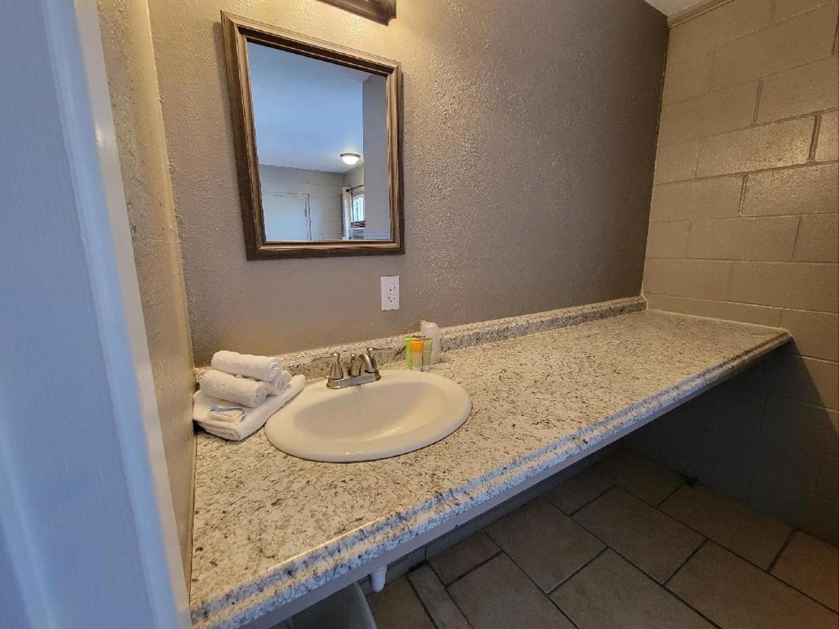 Five Star Inn Eunice Екстер'єр фото